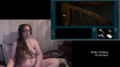 Fata nude gamer Nancy Drew expune țâțe mari în jocul turnului prin partea 5