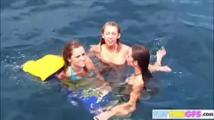 play Hot lesbian Teen Tease in barca vacanze