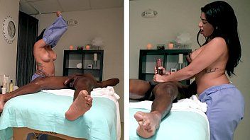 play Figa che massaggia un negro e fa sesso con lui