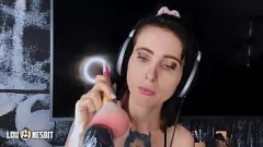 play Sissy ASMR tedesco con femdom Lou Nesbit e Lia Louise