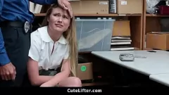 play Młody nastoletni złodziej sklepowy przyłapany na kamerze CCTV i ukarany ostrym seksem POV przez funkcjonariusza z dużym kutasem