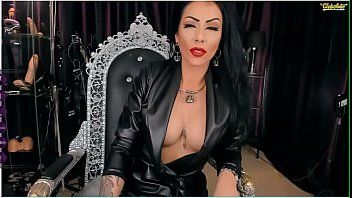play Sexy brand brunette zit meer naakt in webcam vrouw