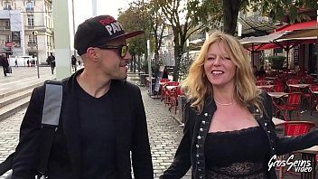 play Junger Mann dominiert und gefickt von Milf Stripper