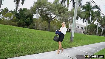play Prostituierte Blondine macht xxx im Auto
