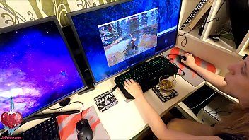 play Gamerita baisée au bureau reste avec du sperme dans la chatte - films porno