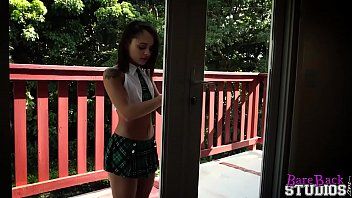 play holly hendrix von stiefmutter gezwungen, xxx anal mit pädophilem vater zu machen