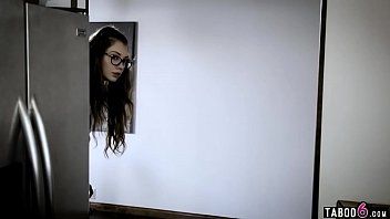 play Hure wird mit großem Vergnügen in Fotze und Arsch gefickt