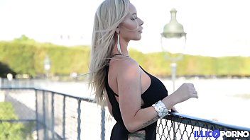 play rachele une belle blonde baisée au premier rendez-vous