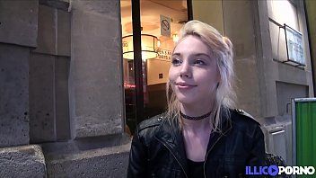 play Kimber zachwyca sukę, która akceptuje podwójną penetrację w hotelu