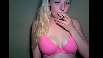 play Perfect om in de keel geneukt te worden is deze mooie blonde meid die precies dat doet