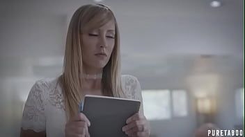 play Cette pute blonde aux beaux seins se fait pénétrer sensuellement par un mec doué qui sait y faire