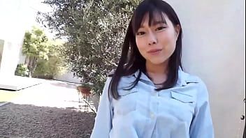 play امرأة شابة ذات ثديين كبيرين تمارس الجنس مع رجل تم تسجيله