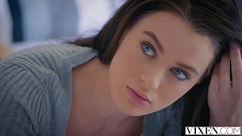 play المرأة خاصة وهي الوحيدة التي تستطيع أن ترفها تضاجعها