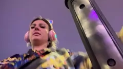 play Mokra i seksowna Camila Querubim rozbrykana na siłowni