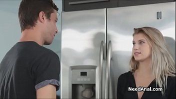 play Film per adulti con una ragazzina sexy che fa sesso stupendo in cucina