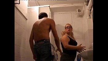 play Nieuwe xnxx-foto's van een grootmoeder die seks heeft met haar nerdy neefje