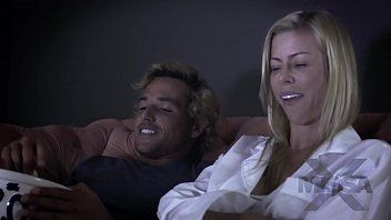 play Foda-se a irmãzinha tem desejo sexual totalmente uma adolescente sexy